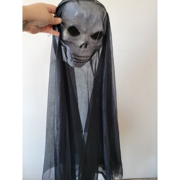 Large hanging skeleton face skull mask Halloween home decor prop - Picture 4 of 8